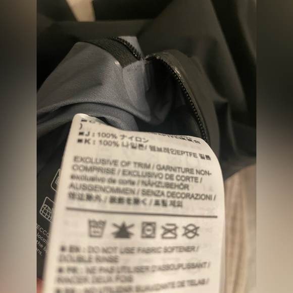 Like new Arc’teryx Men’s Beta Jacket - Picture 7 of 8